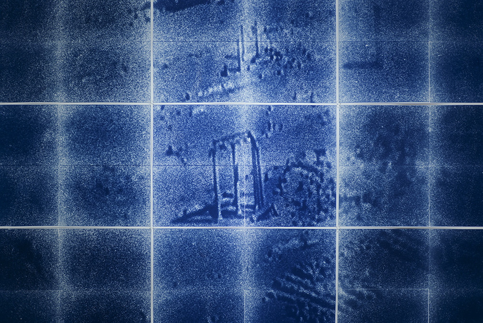 Leah Desmousseau, 34°33’15"N 38°16’00" E, tirage cyanotype, 2020